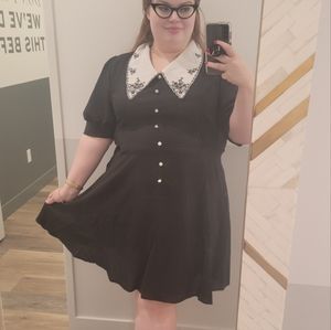 Size 4x black dress with large white Collar